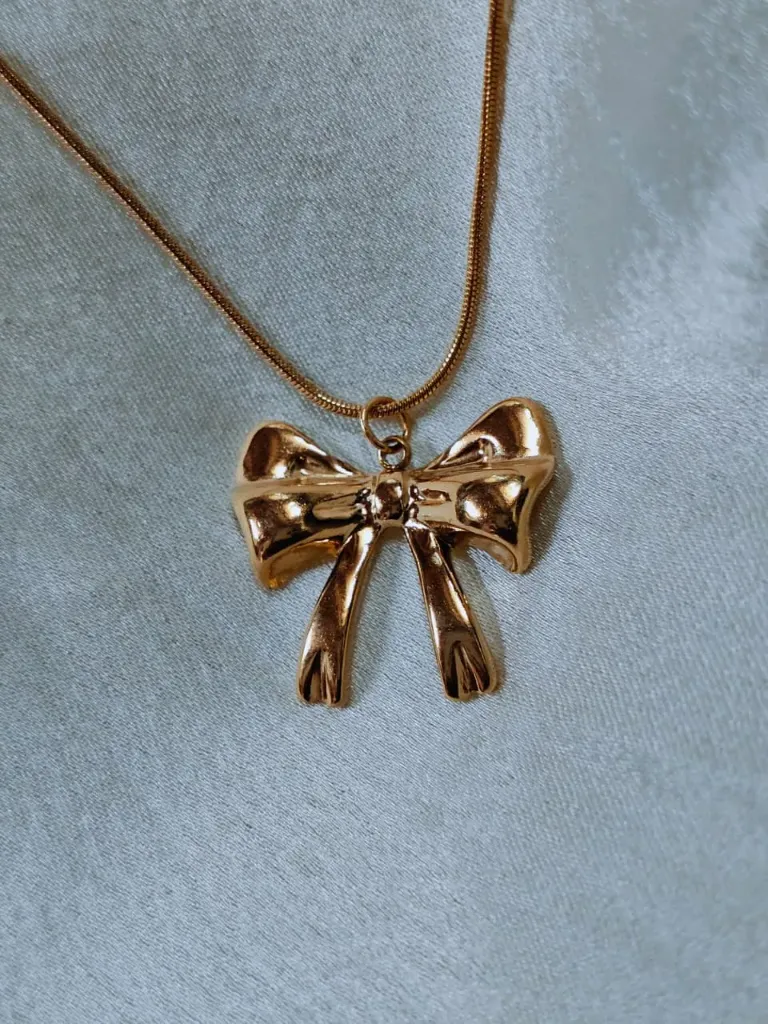 Bow shaped Necklace