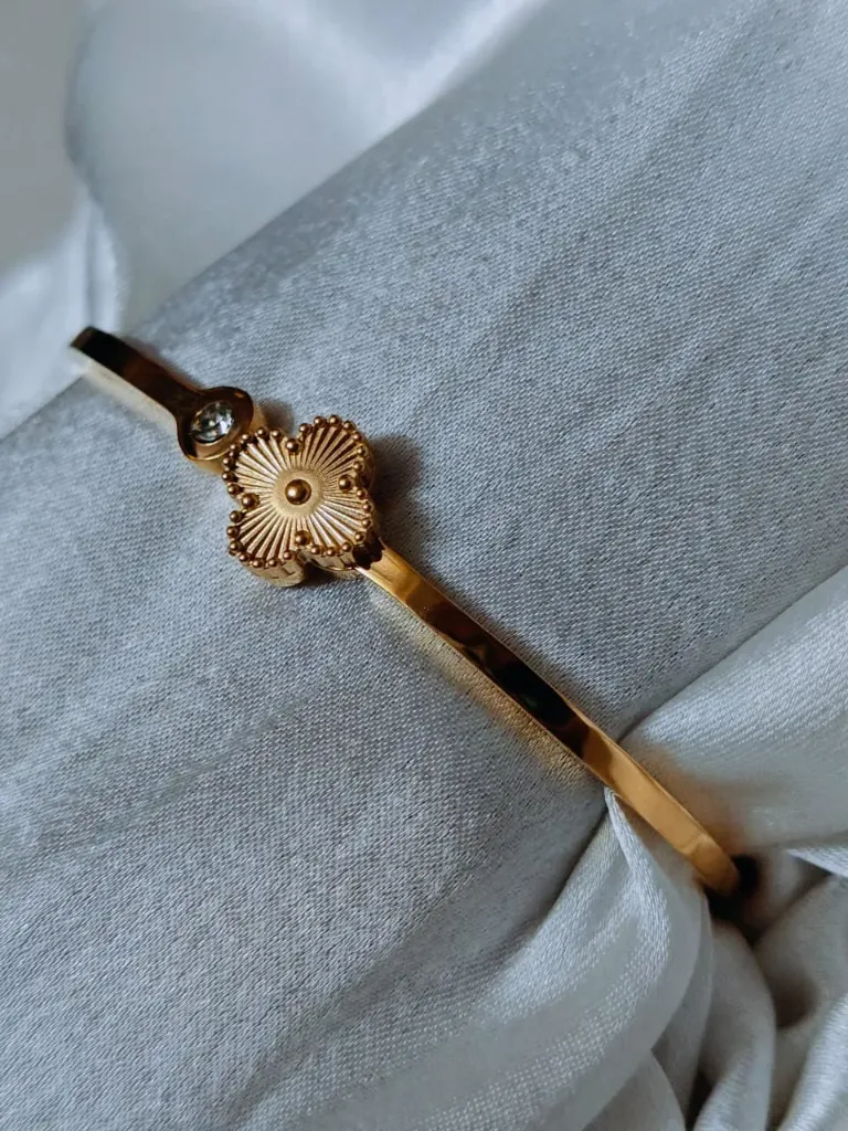 Golden flower bracelet