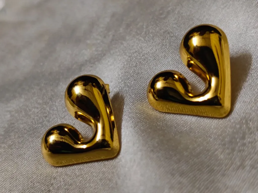 Golden heart earring