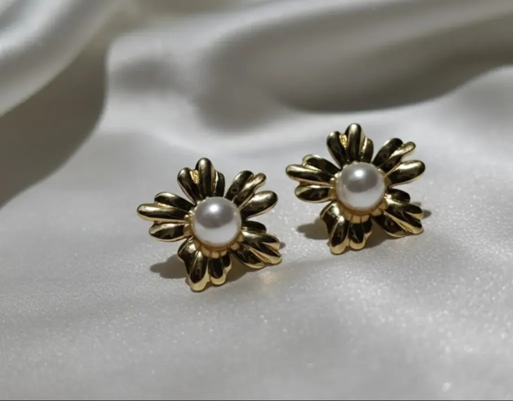 Pearl flower earring