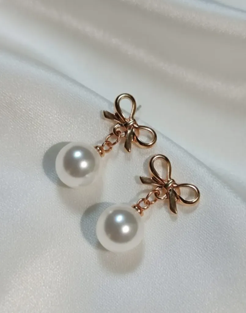 Pearl bow-knot earring
